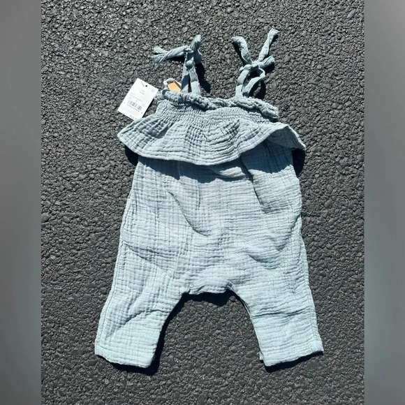 Grayson Collective Baby Muslin Ruffle Strap Romper Blue Size 0–3M - Picture 2 of 3